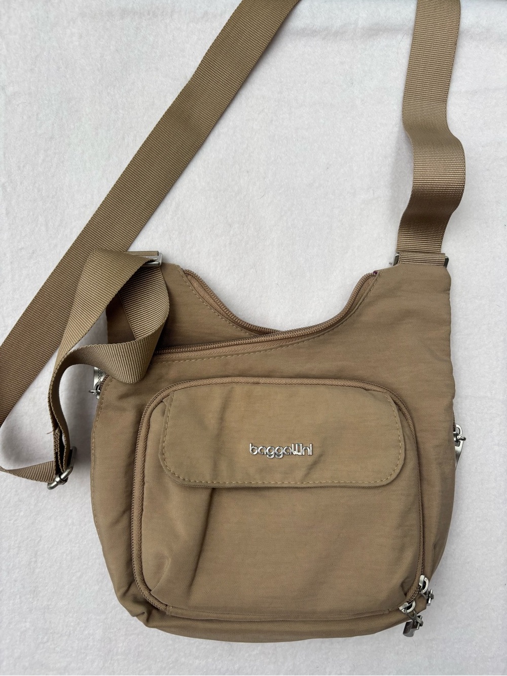 Baggallini Women’s Criss Cross Crossbody Bag - Neutral Taupe